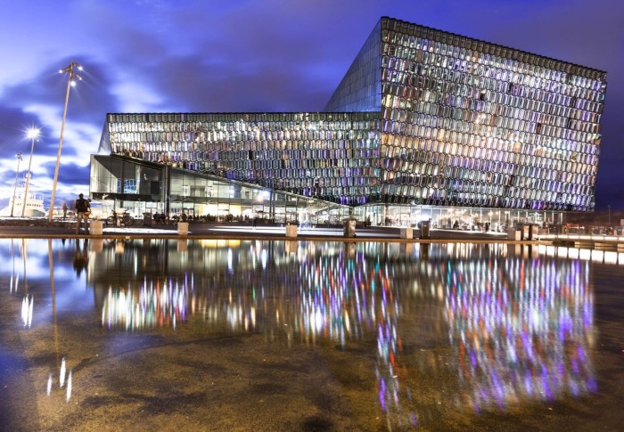 Harpa i Reykjavik er k?ret som Nordeuropas bedste kongrescenter i 2012