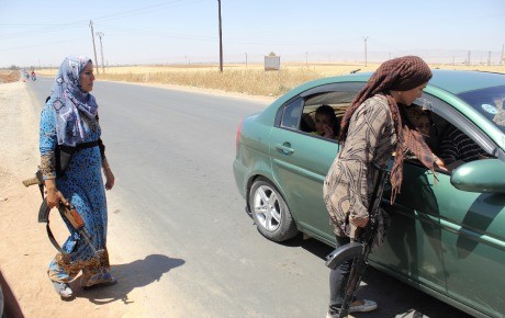 De försvarar den tysta revolutionen i Rojava mot IS