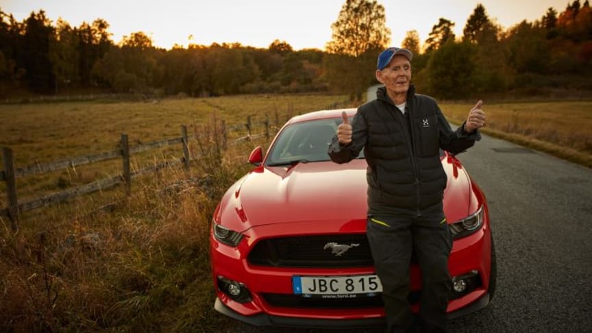 Lennart (97) kjøpte seg ny Ford Mustang med 421 HK!