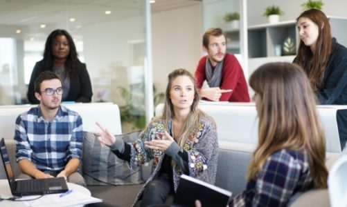 Firmom zaczyna brakować rąk do pracy. W wyścigu o pracownika coraz większą rolę