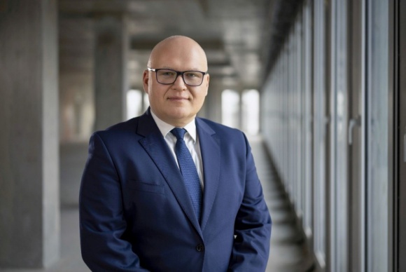 Nowy Senior Investment Specialist w DB Schenker Praca, BIZNES - Jarosław Malik dołączył właśnie do zespołu DB Schenker, by wspierać działania operatora logistycznego na stanowisku Senior Investment Specialist w DB Schenker.