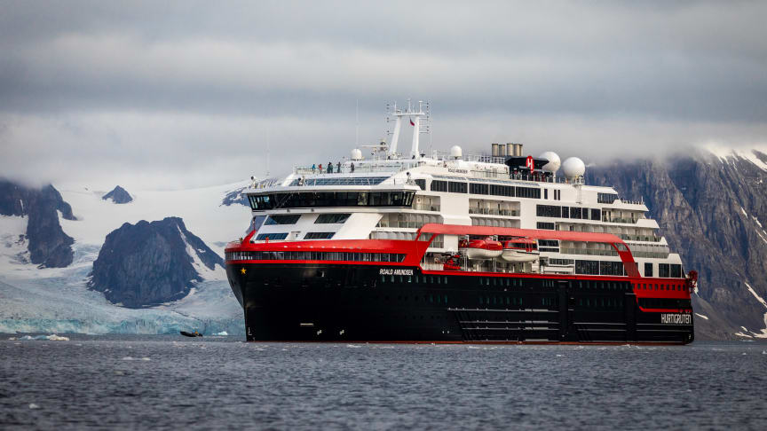 ​Hurtigruten starter hybrid-seilinger rundt Svalbard