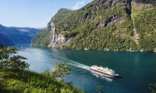 ​Hurtigruten setter 14 av 16 skip tilbake i trafikk